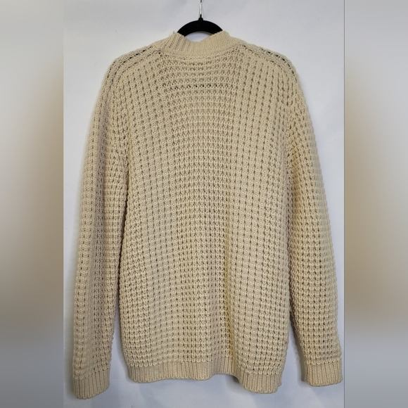 Gaeltarra Hand loomed  Aran 100% wool cable knit  cardigan sweater - Picture 5 of 12